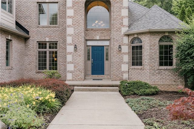 4013 Meadowvale Court, Akron, OH 44333