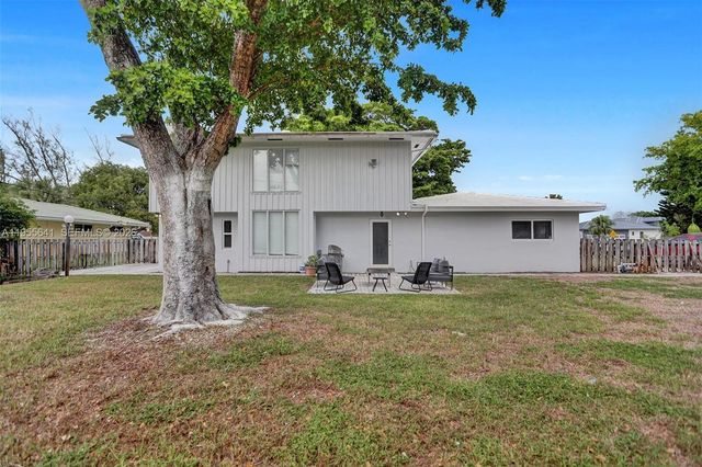 63 SE 5th Avenue, Deerfield Beach, FL 33441