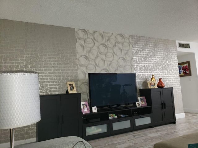 900 NE 12th Ave 302, Hallandale Beach, FL 33009