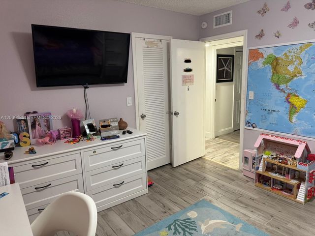 900 NE 12th Ave 302, Hallandale Beach, FL 33009