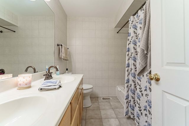 3N458 Patricia Lane, Elmhurst, IL 60126