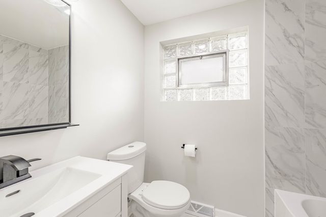 5631 W 64th Place, Chicago, IL 60638