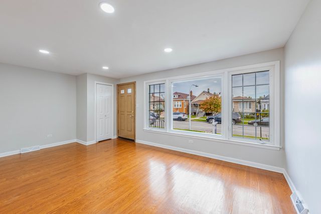 5631 W 64th Place, Chicago, IL 60638