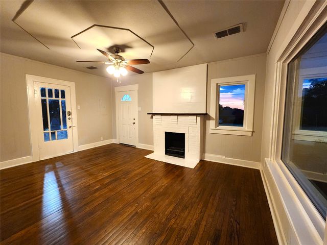 2114 N Elm Street, Denton, TX 76201