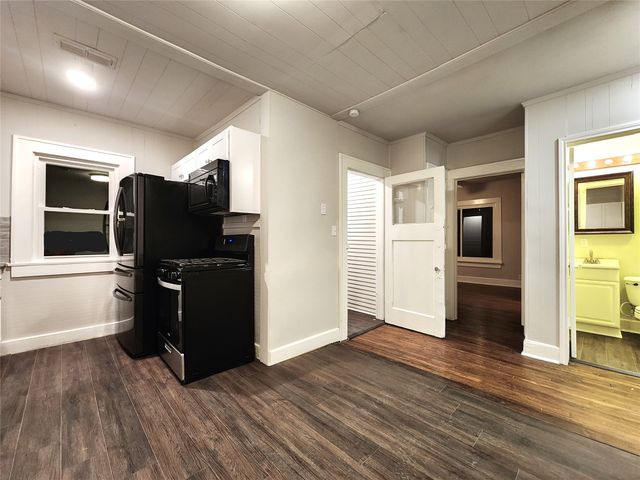 2114 N Elm Street, Denton, TX 76201