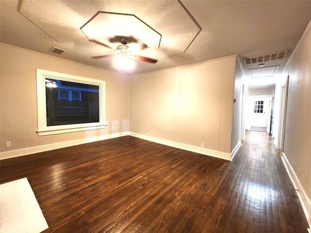 2114 N Elm Street, Denton, TX 76201