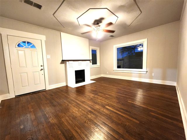 2114 N Elm Street, Denton, TX 76201