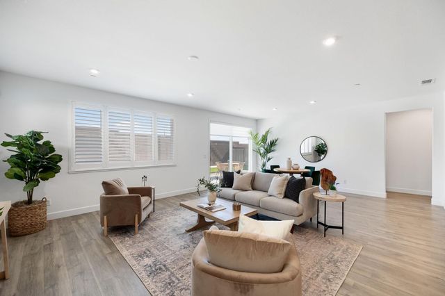 4657 S Hills Dr, Folsom, CA 95630