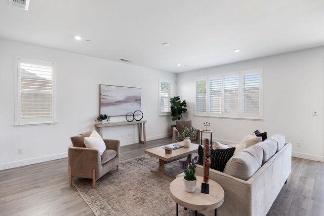 4657 S Hills Dr, Folsom, CA 95630