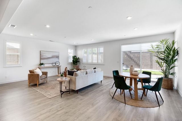 4657 S Hills Dr, Folsom, CA 95630