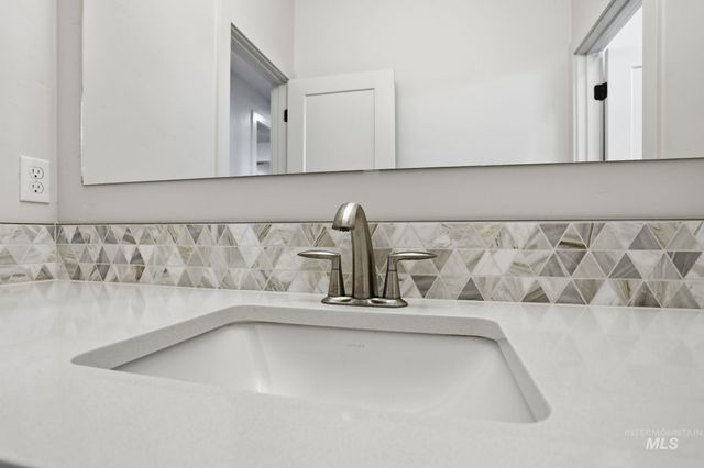 6612 S Zenith Avenue, Meridian, ID 83642