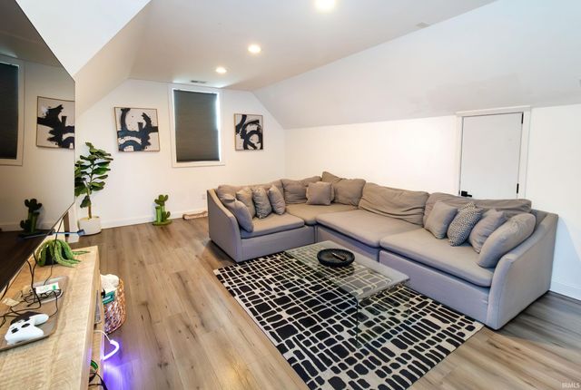 1955 Olde Mill Court, Newburgh, IN 47630