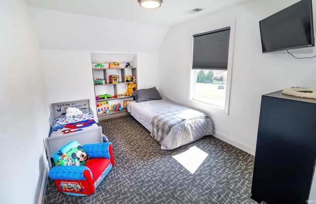 1955 Olde Mill Court, Newburgh, IN 47630