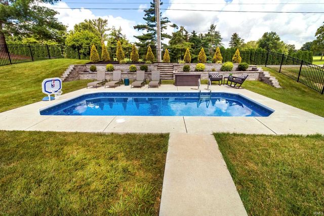 1955 Olde Mill Court, Newburgh, IN 47630