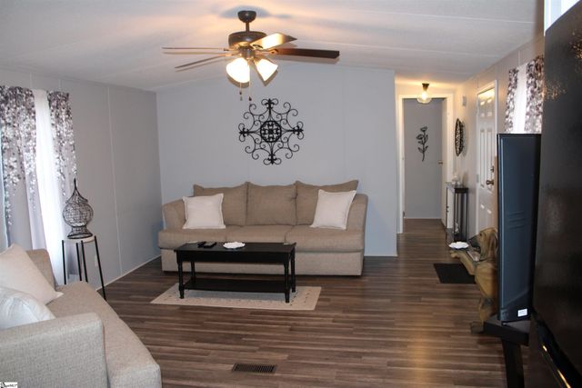 585 Midnight Road, Inman, SC 29349