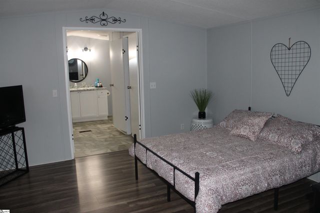 585 Midnight Road, Inman, SC 29349