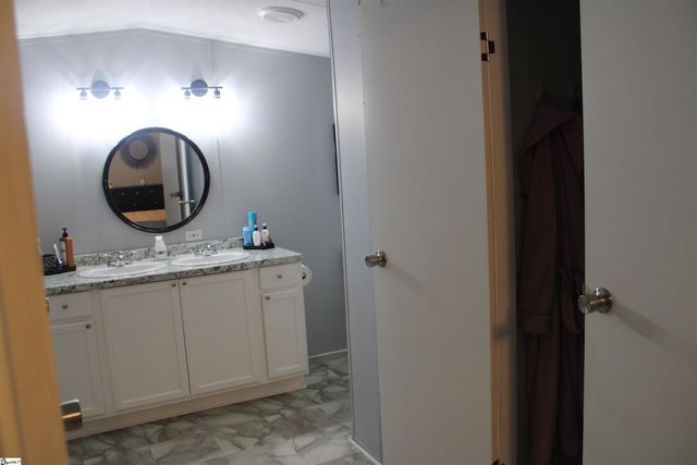 585 Midnight Road, Inman, SC 29349