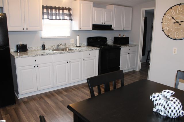 585 Midnight Road, Inman, SC 29349