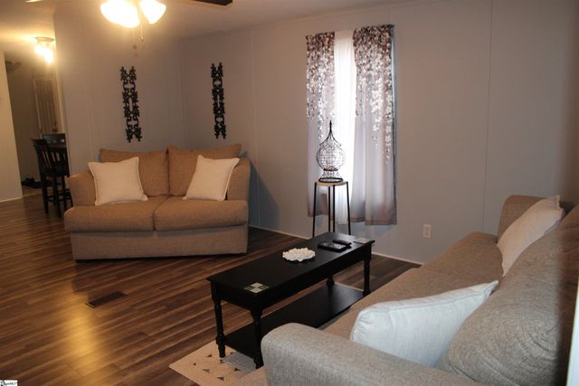 585 Midnight Road, Inman, SC 29349