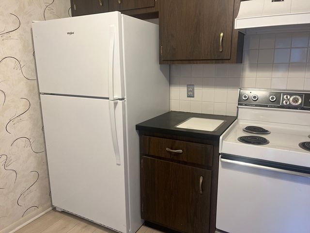 1004 Paradise Road PHB, Swampscott, MA 01907