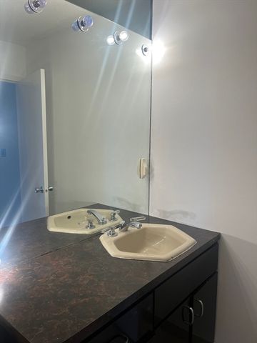 1004 Paradise Road PHB, Swampscott, MA 01907