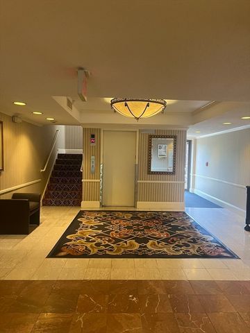 1004 Paradise Road PHB, Swampscott, MA 01907