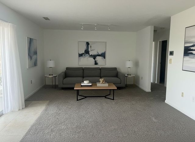 1004 Paradise Road PHB, Swampscott, MA 01907