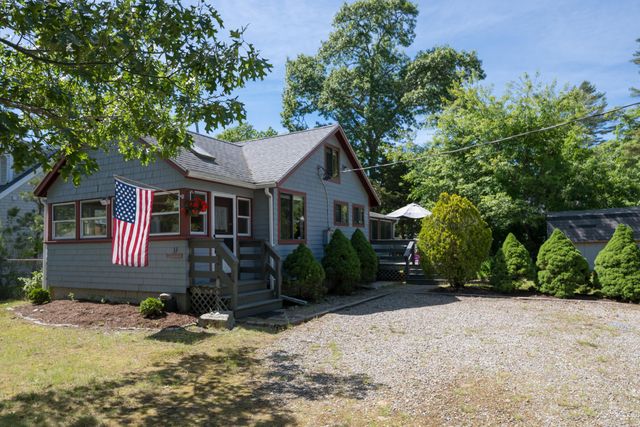 33 Kingwood Street, Wareham, MA 02571