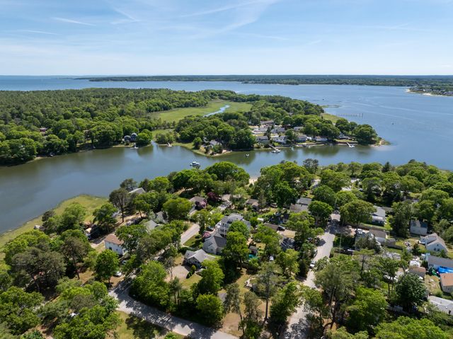 33 Kingwood Street, Wareham, MA 02571