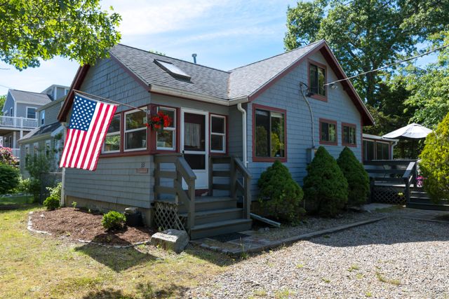 33 Kingwood Street, Wareham, MA 02571