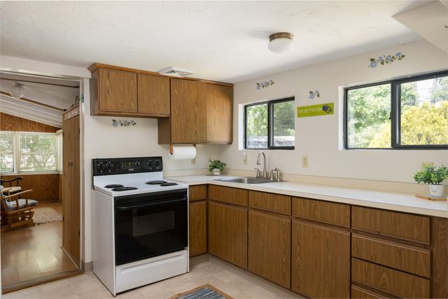 33 Kingwood Street, Wareham, MA 02571
