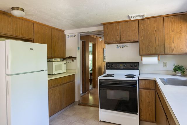 33 Kingwood Street, Wareham, MA 02571