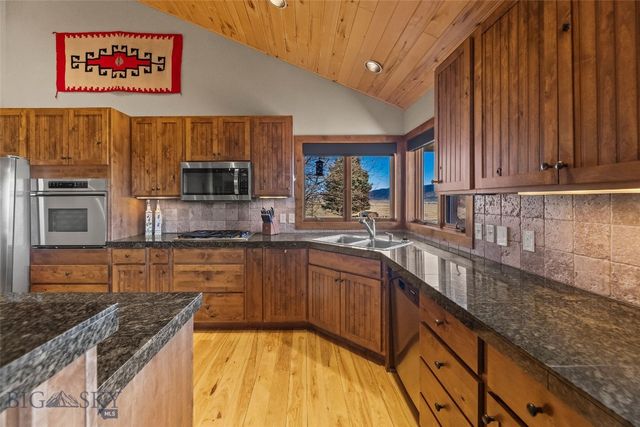 19 Green Wing Road, Ennis, MT 59729