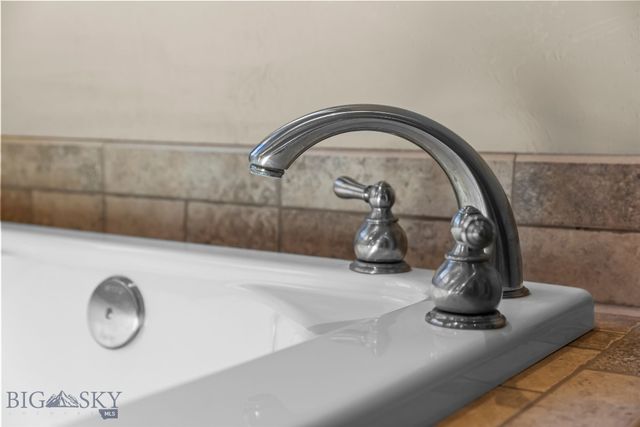 19 Green Wing Road, Ennis, MT 59729