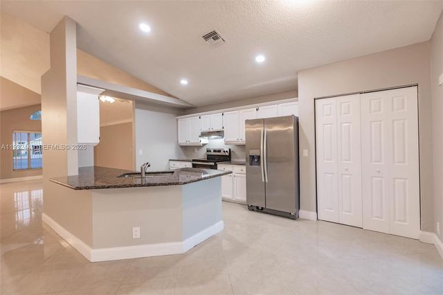 2042 Cross Breeze Dr, Wellington, FL 33414