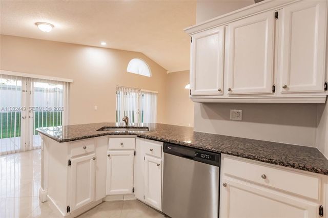 2042 Cross Breeze Dr, Wellington, FL 33414