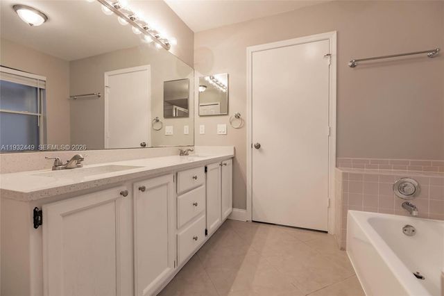 2042 Cross Breeze Dr, Wellington, FL 33414