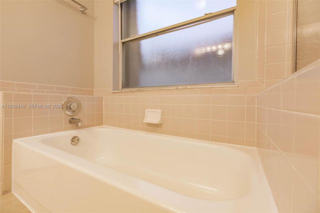 2042 Cross Breeze Dr, Wellington, FL 33414