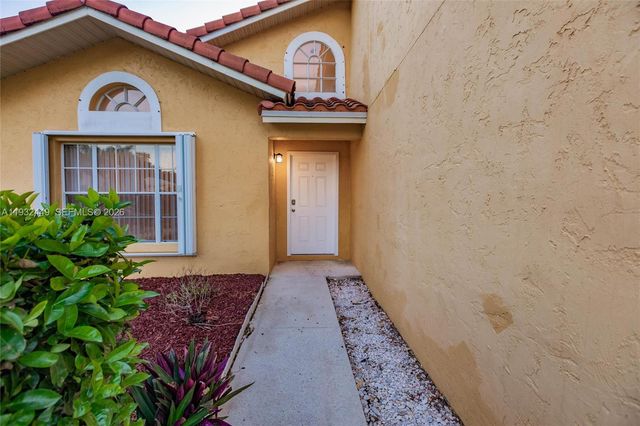 2042 Cross Breeze Dr, Wellington, FL 33414