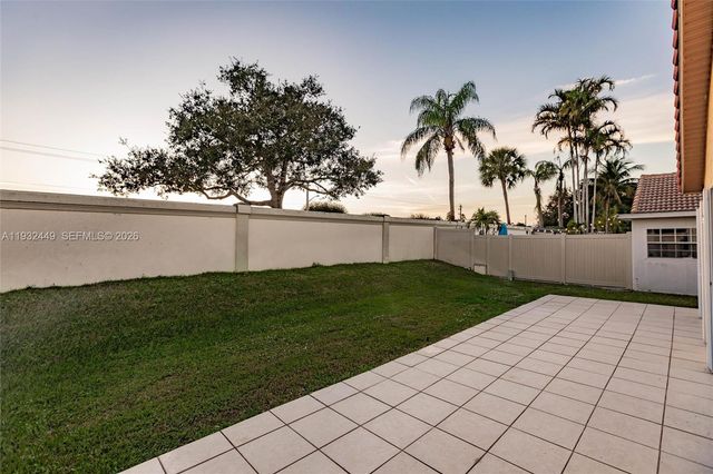 2042 Cross Breeze Dr, Wellington, FL 33414