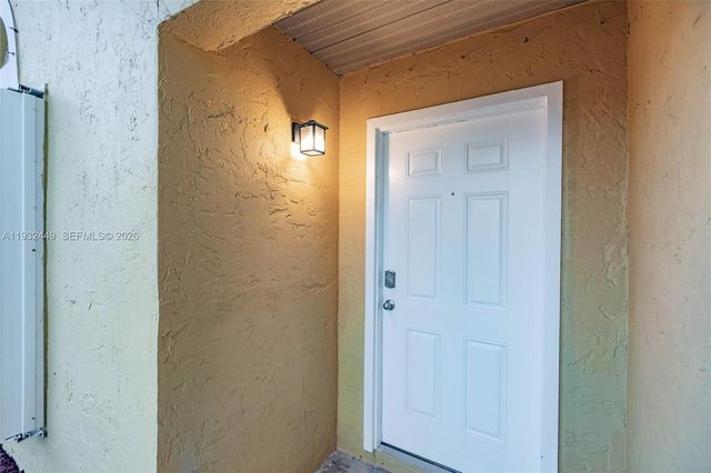 2042 Cross Breeze Dr, Wellington, FL 33414