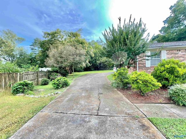 3203 W Helena Drive, Huntsville, AL 35810