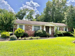 3203 W Helena Drive, Huntsville, AL 35810