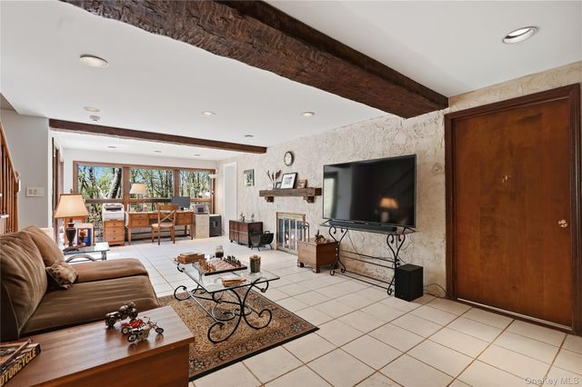 19 Macaulay Road, Katonah, NY 10536