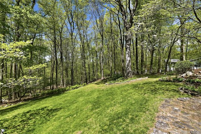 19 Macaulay Road, Katonah, NY 10536
