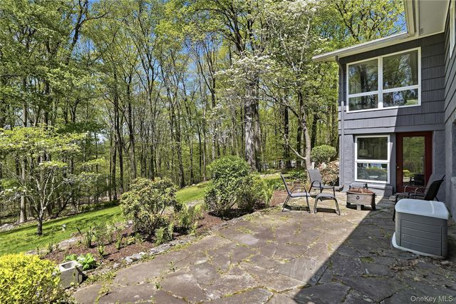 19 Macaulay Road, Katonah, NY 10536