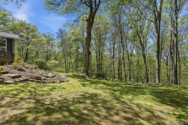 19 Macaulay Road, Katonah, NY 10536