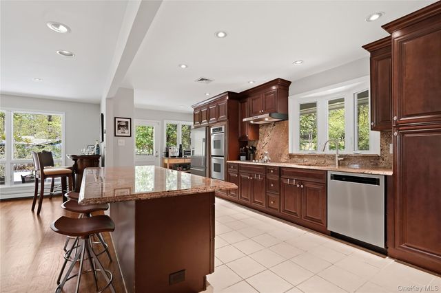 19 Macaulay Road, Katonah, NY 10536