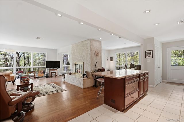 19 Macaulay Road, Katonah, NY 10536