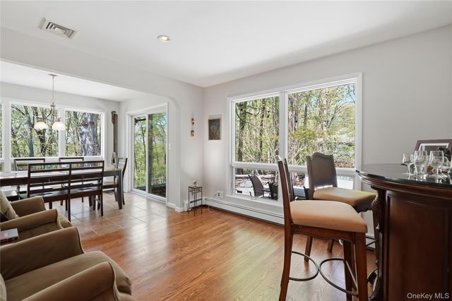 19 Macaulay Road, Katonah, NY 10536